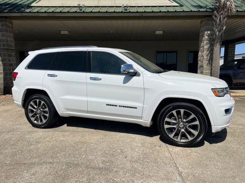 Used 2018 Jeep Grand Cherokee Overland image 3