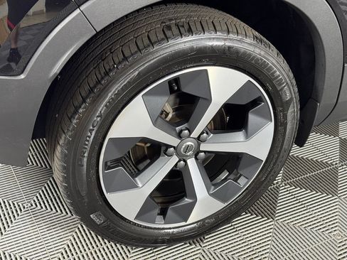 Certified 2025 Volvo XC40 B5 Plus AWD/4WD image 7