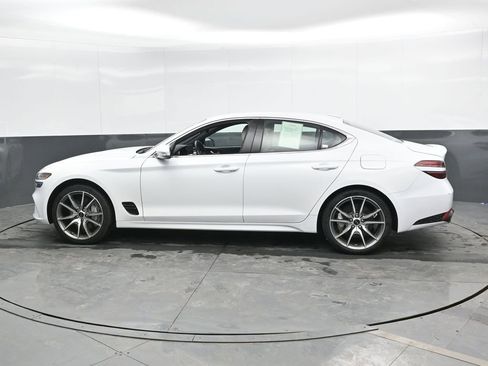 Used 2024 Genesis G70 2.5T image 9