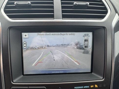 Used 2018 Ford Explorer Limited image 19