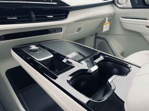 New 2026 Buick Enclave Avenir w/ Super Cruise Package image 17