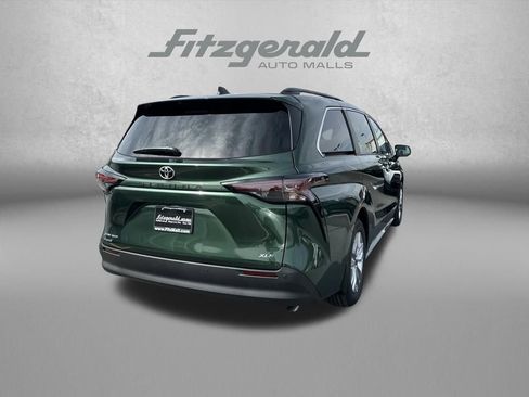 New 2026 Toyota Sienna XLE image 7