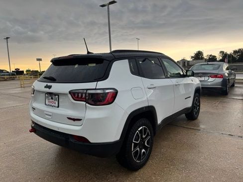 Used 2025 Jeep Compass Trailhawk AWD/4WD image 8
