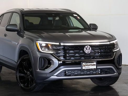 Used 2025 Volkswagen Atlas Cross Sport SE AWD/4WD image 6