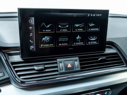 Used 2021 Audi Q5 e Premium Plus w/ Premium Plus Package image 16