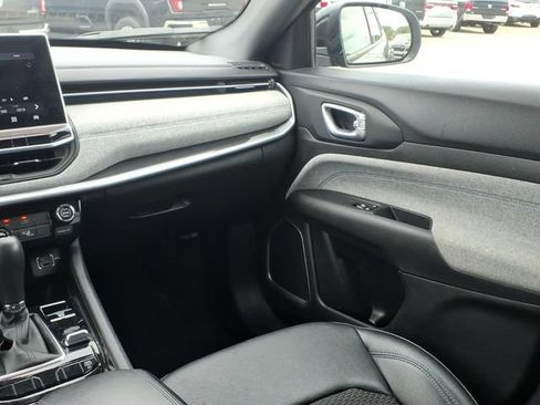 Used 2024 Jeep Compass Latitude AWD/4WD image 13