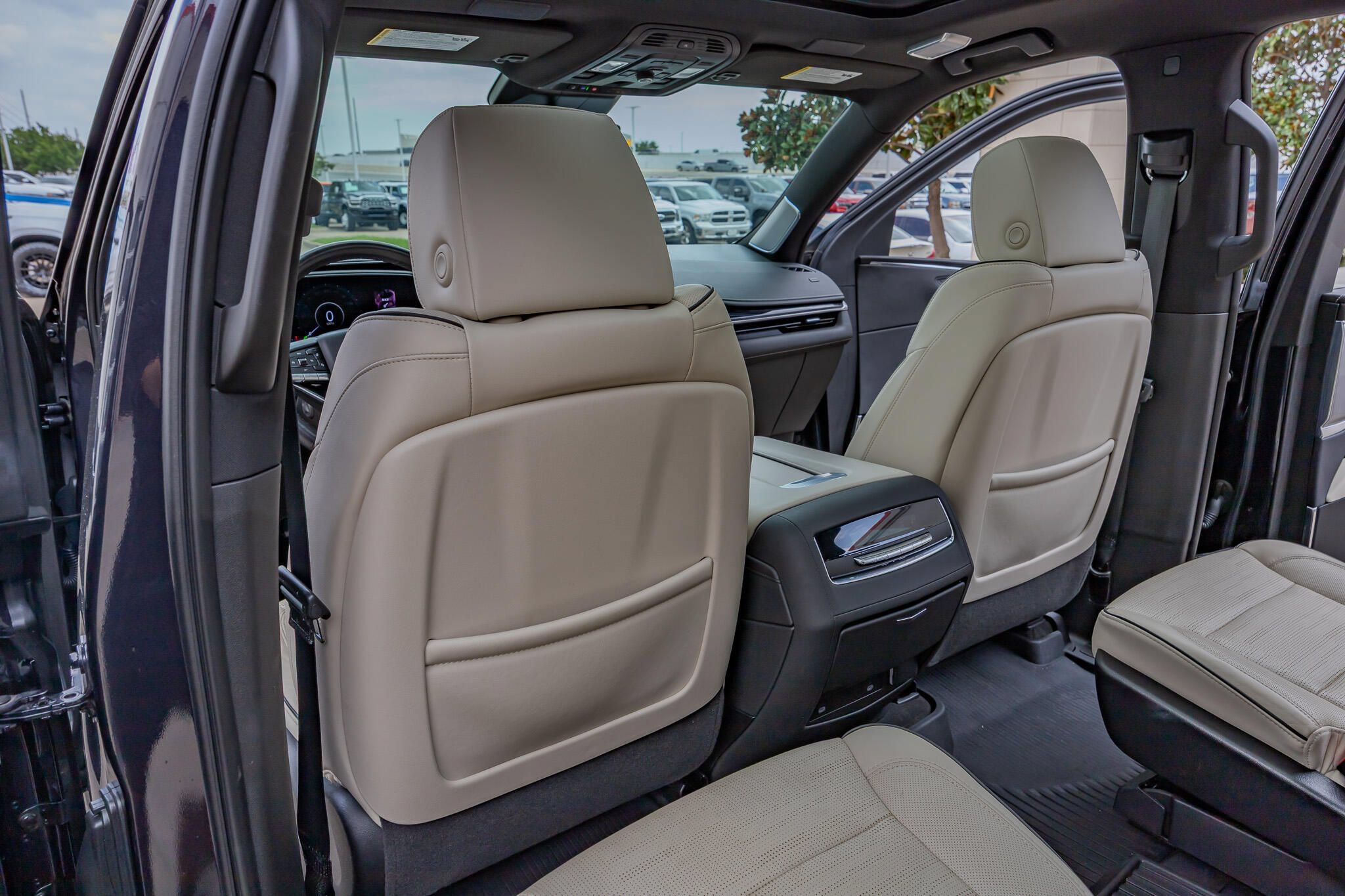 Used 2022 Cadillac Escalade Sport w/ Touring Package AWD/4WD image 31