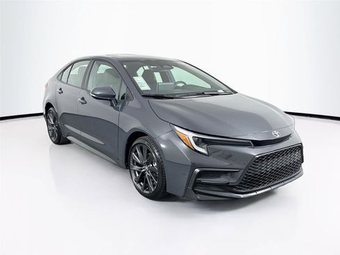 Used 2025 Toyota Corolla SE image 4