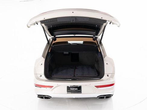 Certified 2025 Bentley Bentayga Extended Wheelbase image 46