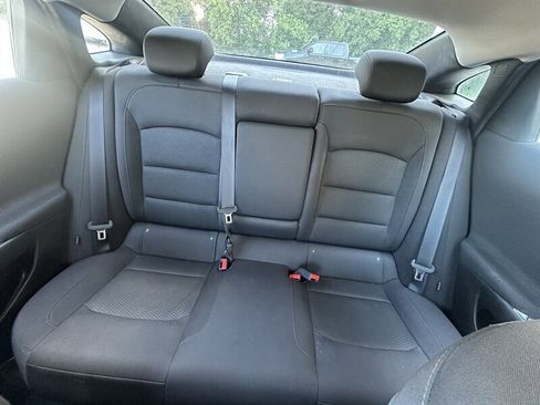 Used 2017 Chevrolet Malibu LT FWD image 16