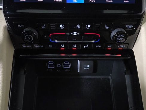 Used 2023 Jeep Grand Cherokee Limited w/ Luxury Tech Group II image 26