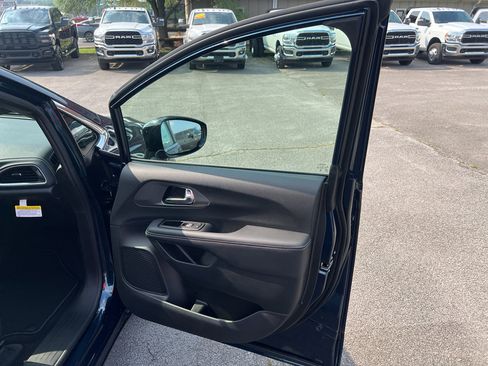 New 2025 Chrysler Pacifica Select image 15