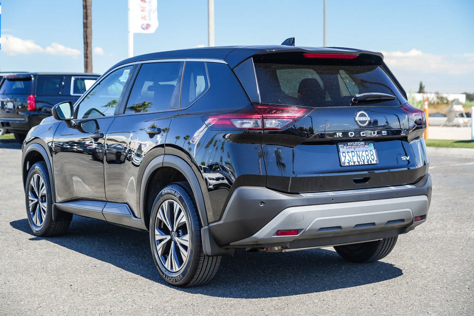 Used 2023 Nissan Rogue SV FWD image 9
