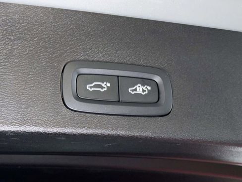 Used 2025 Volvo XC40 B5 Plus AWD/4WD image 18