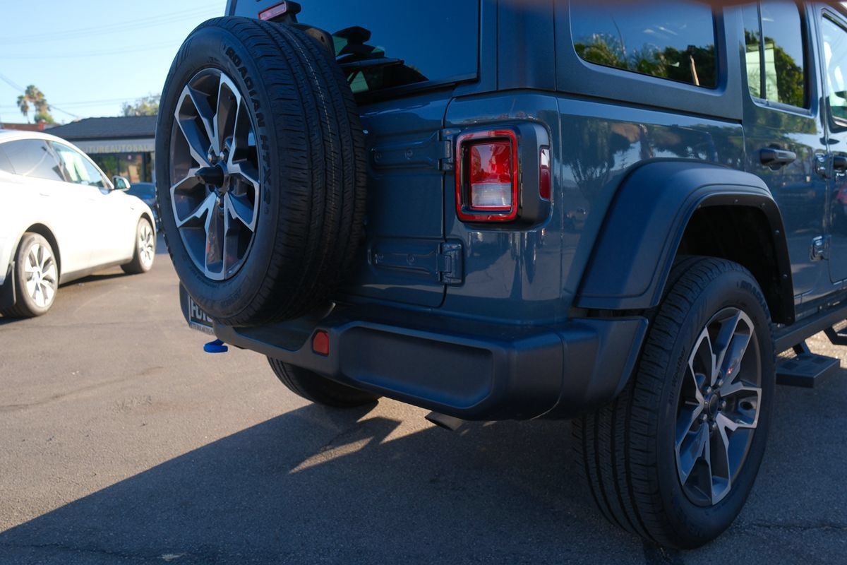 Used 2024 Jeep Wrangler Unlimited w/ Technology Group AWD/4WD image 37