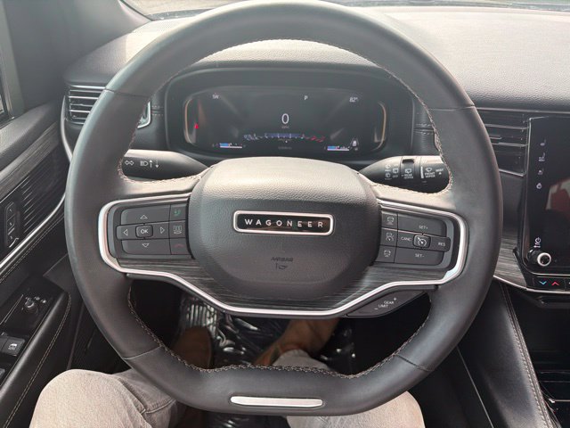 Used 2024 Jeep Wagoneer L Series II RWD image 16