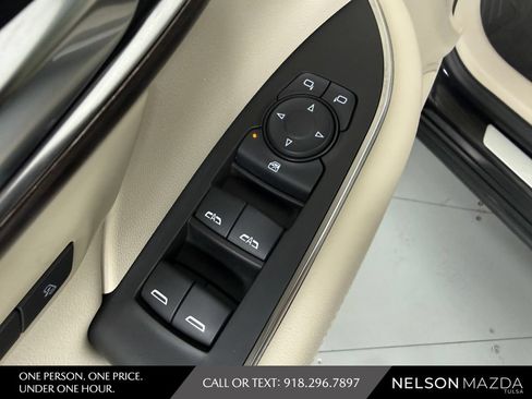 Used 2021 Buick Envision Avenir w/ Technology Package II FWD image 19