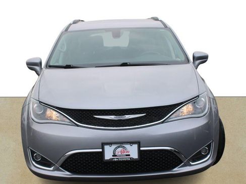 Used 2020 Chrysler Pacifica Touring-L w/ Premium Audio Group image 9