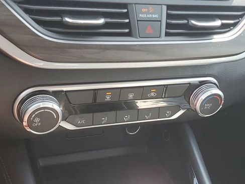 Certified 2023 Nissan Altima 2.5 SV FWD image 28