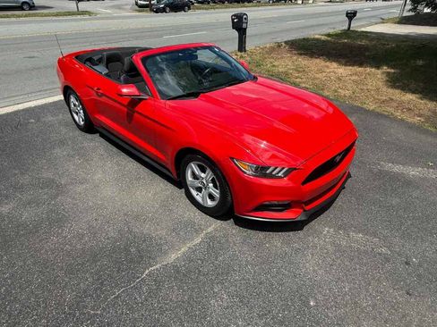 Used 2015 Ford Mustang Convertible RWD image 12