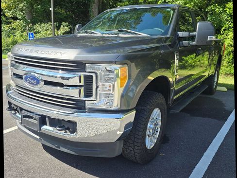 Used 2017 Ford F250 XL w/ STX Appearance Package AWD/4WD image 3