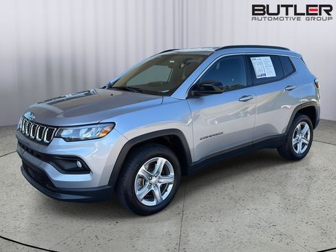 Used 2024 Jeep Compass Latitude AWD/4WD image 1