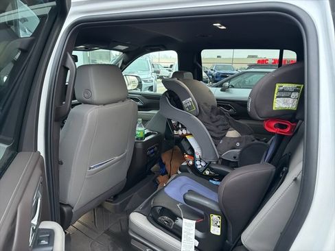 Used 2024 Chevrolet Suburban Z71 w/ Luxury Package image 9