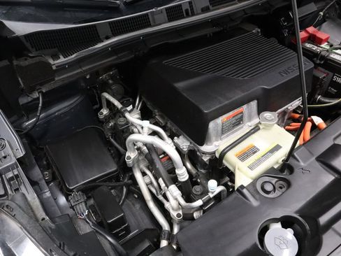Certified 2018 Nissan Leaf SL w/ SL Technology Package FWD image 15