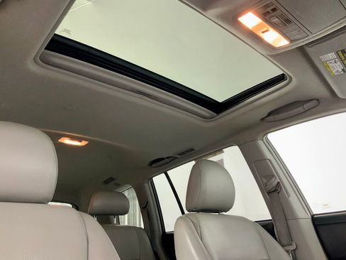 Used 2013 Toyota Highlander Limited FWD image 2