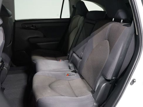 Used 2023 Toyota Highlander L FWD image 28