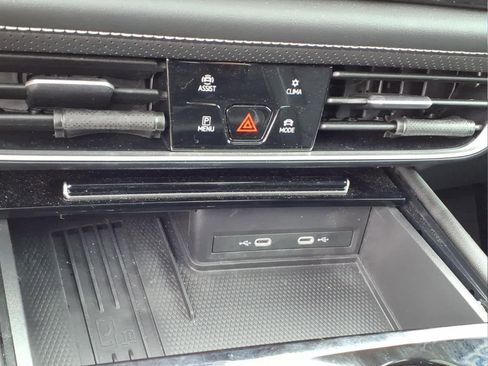 Used 2025 Volkswagen Atlas SE FWD image 18
