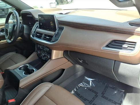 Used 2022 Chevrolet Suburban High Country RWD image 8
