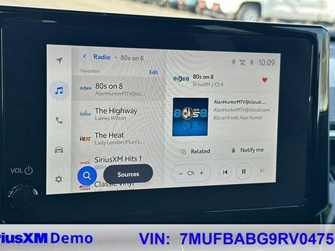 Certified 2024 Toyota Corolla Cross SE w/ Moonroof Package image 38