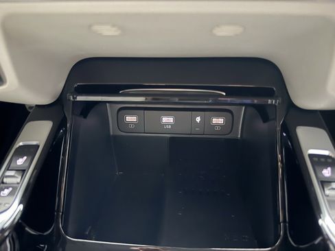 Used 2024 Kia Sorento SX Prestige image 17