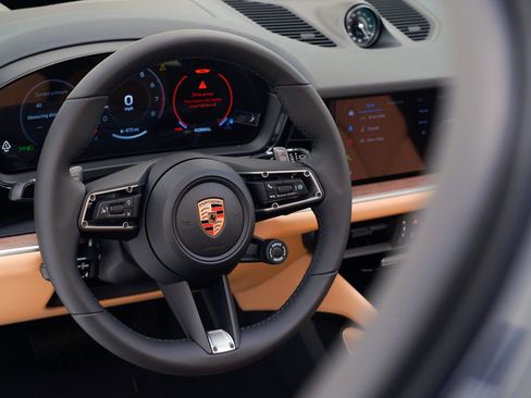New 2026 Porsche Cayenne image 21