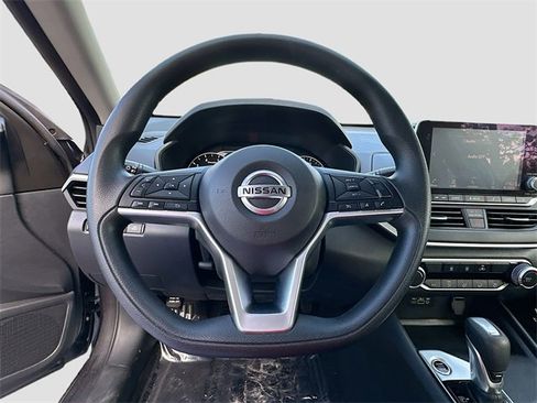 Used 2022 Nissan Altima 2.5 SV image 11