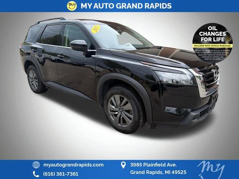 Used 2025 Nissan Pathfinder SV AWD/4WD image 1