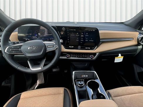 New 2026 Chevrolet Equinox ACTIV w/ Convenience Package III image 2