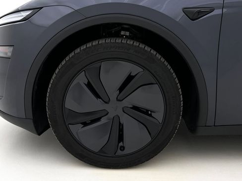 Used 2026 Tesla Model Y Long Range image 28