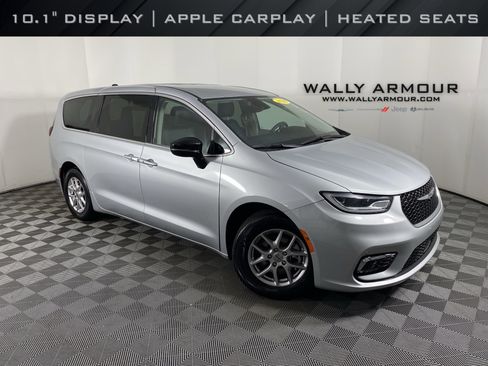 Used 2024 Chrysler Pacifica Touring-L image 1