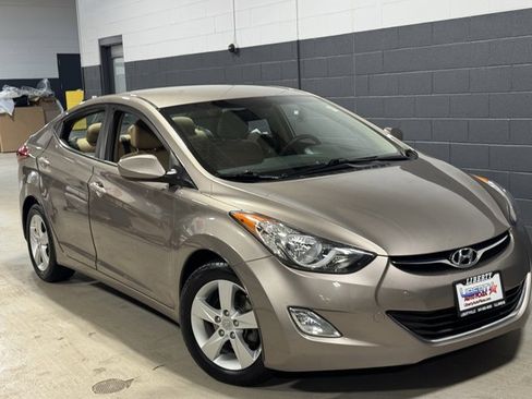 Used 2013 Hyundai Elantra GLS w/ Preferred Pkg image 2