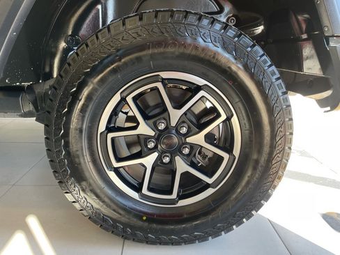 Used 2025 Jeep Wrangler Unlimited Rubicon image 19