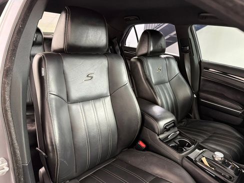 Used 2018 Chrysler 300 S image 24