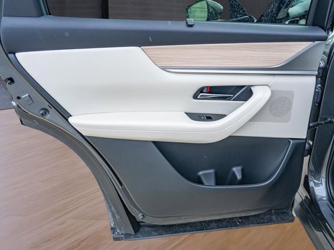 Used 2025 MAZDA CX-90 3.3 Turbo w/ Premium Plus Pkg image 15