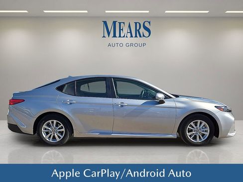 Used 2025 Toyota Camry LE image 7