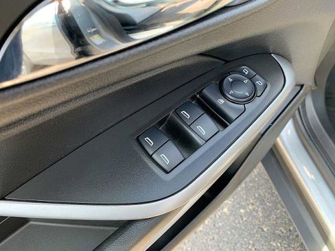 New 2024 Chevrolet Trax RS w/ Sunroof Package FWD image 21