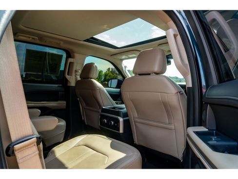 Used 2024 Ford Expedition Limited AWD/4WD image 17