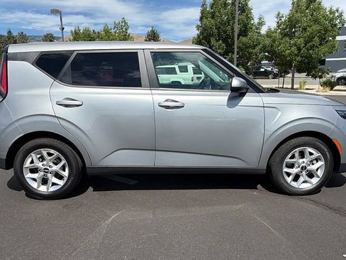 Used 2024 Kia Soul LX w/ Option Group 015 FWD image 2