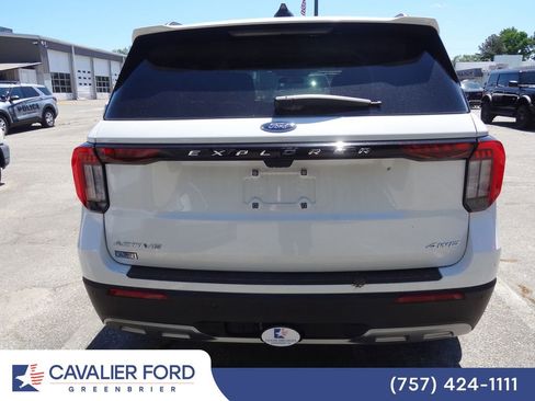 Used 2026 Ford Explorer Active w/ Active Comfort Package AWD/4WD image 8