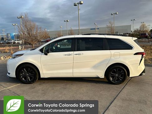 Used 2024 Toyota Sienna XSE image 4